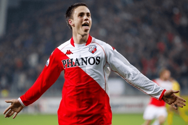 九游体育-包含荷甲赛后再迎强敌；费耶诺德绝杀压哨；主帅态度——更衣室稳定；阵容厚度经受考验的词条